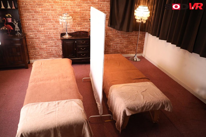 【VR】ペアルームNTRエステ すぐ真横にエステを受けている彼女がいるのに痴女エステティシャンの手技にチ○ポはギンギン！性欲には逆らえずなすがままに受け入れナマ中出し射精！││寝取り・寝取られ・NTR│13dsvr00483