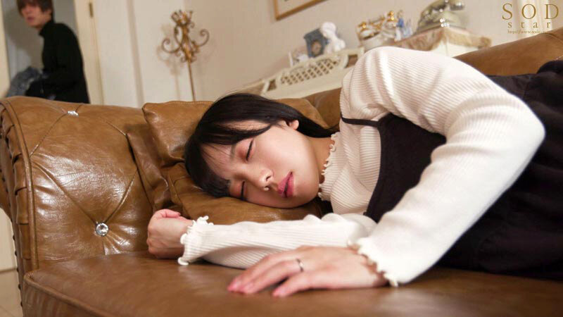 旦那の連れ子に溜まり切った性の捌け口として性欲処理玩具にされました。あまりの絶倫勃起チ○ポに夫とするより感じてしまい… 小湊よつ葉│小湊よつ葉│4K│1start00053