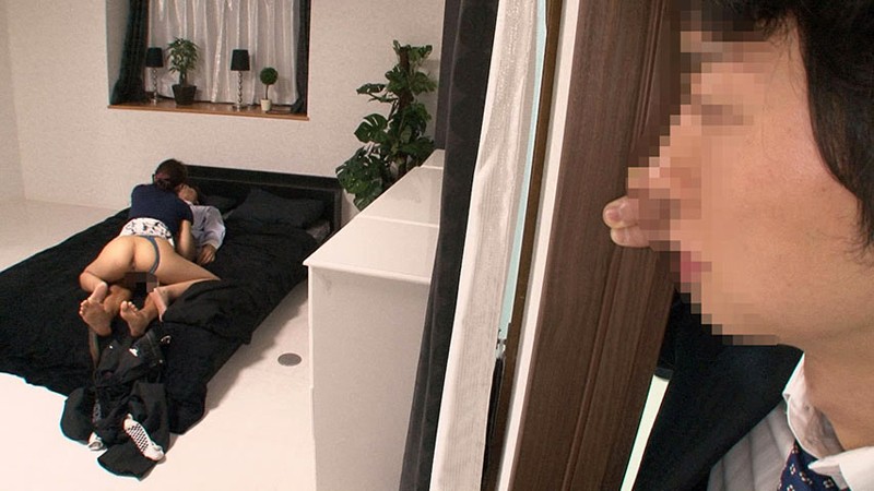 寝取り 上司の奥さんの胸チラがエロすぎて、我慢ができなくなった僕は…│あやね遥菜・水咲あかね・羽月希│人妻・主婦│36dohi00009