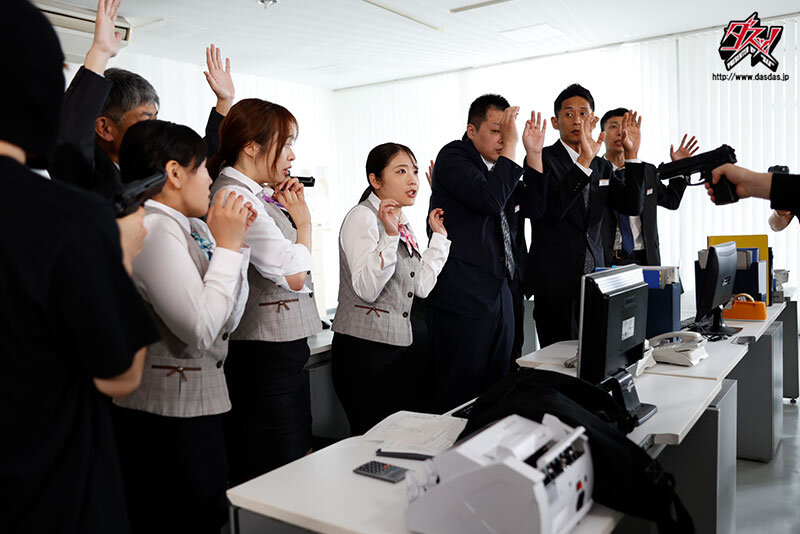 誰もが羨むボクの美乳妻に理性を失った銀行強盗は一日中イラマ輪●し続けた。 二葉エマ│二葉エマ│ハイビジョン│dass00488