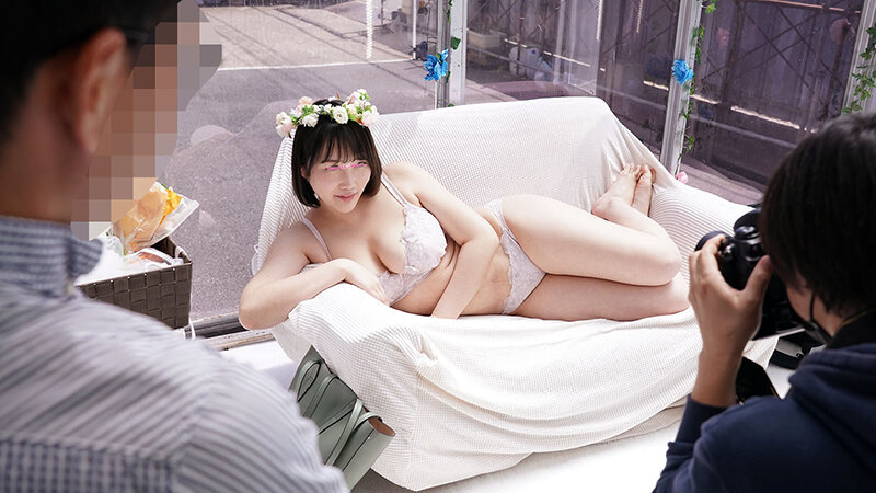ザ・マジックミラー特別編！旦那の寝取られ願望実現企画 in MM号『メモリアルヌード』撮影中に恥じらいながらも愛液を垂らしてしまった清楚妻は逆転マジックミラー越しに夫が見ているとは知らずデカチンSEXでのけぞりイキが止まらない！││ハイビジョン│dvmm00030
