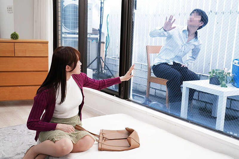 一般男女モニタリングAV マジックミラーの向こうにはキスをしてくれない旦那！愛する旦那とはご無沙汰な人妻がどんどん過激になる10種類の濃厚ディープキス体験！年下青年とのベロチューで久しぶりにオマ○コが熱くトロけた奥様は初めてのキスまみれセックスで連続中出し！││ハイビジョン│dvmm00175