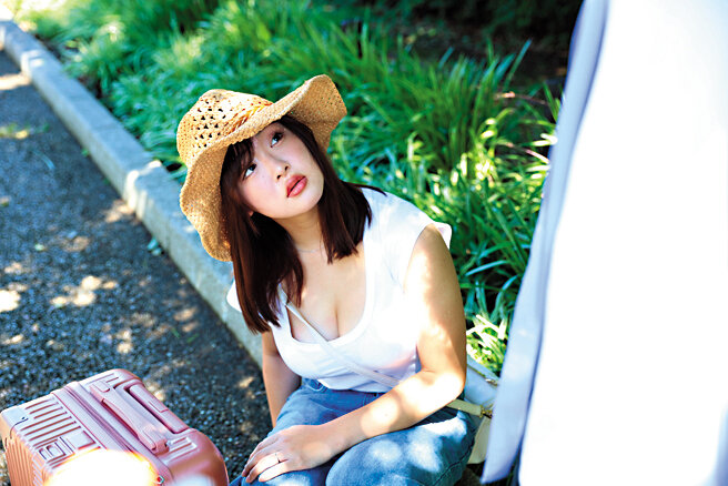 旦那不在の2泊3日…田舎の蒸し暑い夏に汗を垂れ流しながら義父に抱かれました。 岡本莉里│岡本莉里│ハイビジョン│h_1100hzgd00295