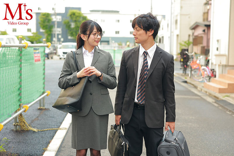 出張先のホテルで大人しい後輩女子社員とまさかの相部屋シングルベッド 突然、豹変した彼女は困惑するボクを密着誘惑し朝が来るまでひたすら痴女り続けた。 北岡果林│北岡果林│ハイビジョン│mvsd00628