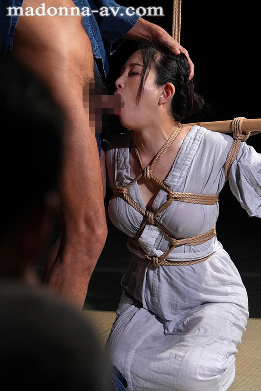 一色桃子【 Madonna100作品記念】 俺は、最愛の妻を寝取らせ緊縛ショーに捧げた。 嗚呼…縛られた君は、イヤらしい。│一色桃子│独占配信│roe00390