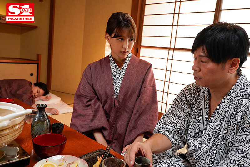 友人夫婦と4人で温泉旅行中、美人過ぎる友人奥さんが僕を明らかに誘惑！？ 愛妻に内緒でW不倫セックス…ヤる？ヤラない？ 葵つかさ│葵つかさ│ハイビジョン│ssis00679